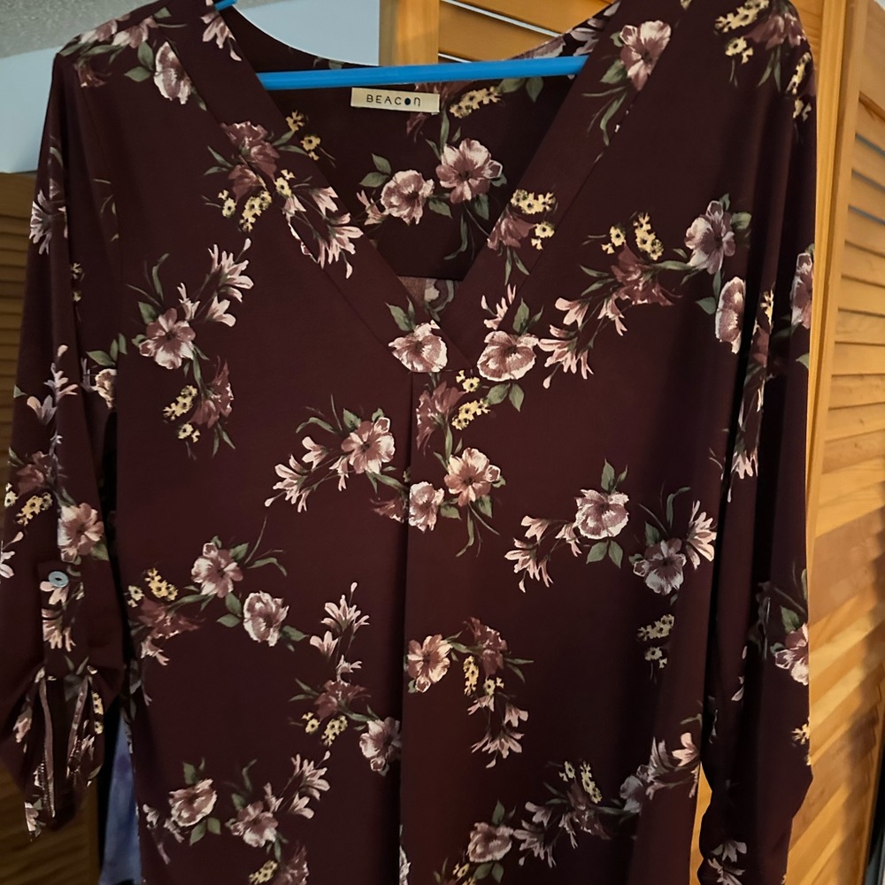Like new size M 3/4 sleeve top